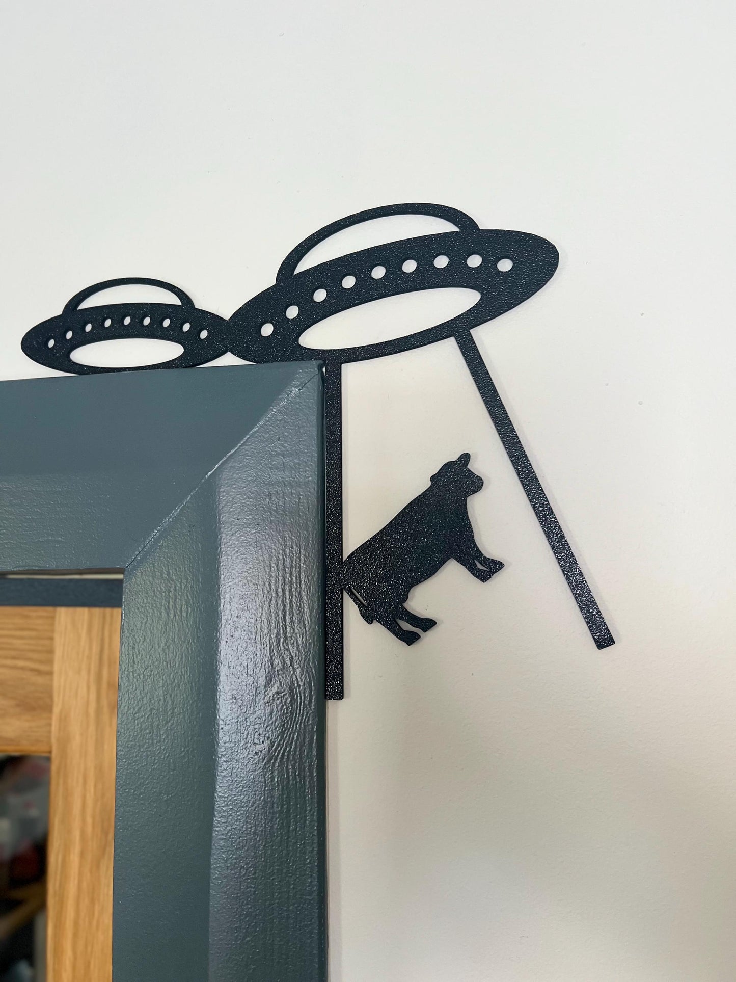 Door Trim Topper 3D Printed UFO Design β Unique Alien Spaceship Decor for Home Interior Accent