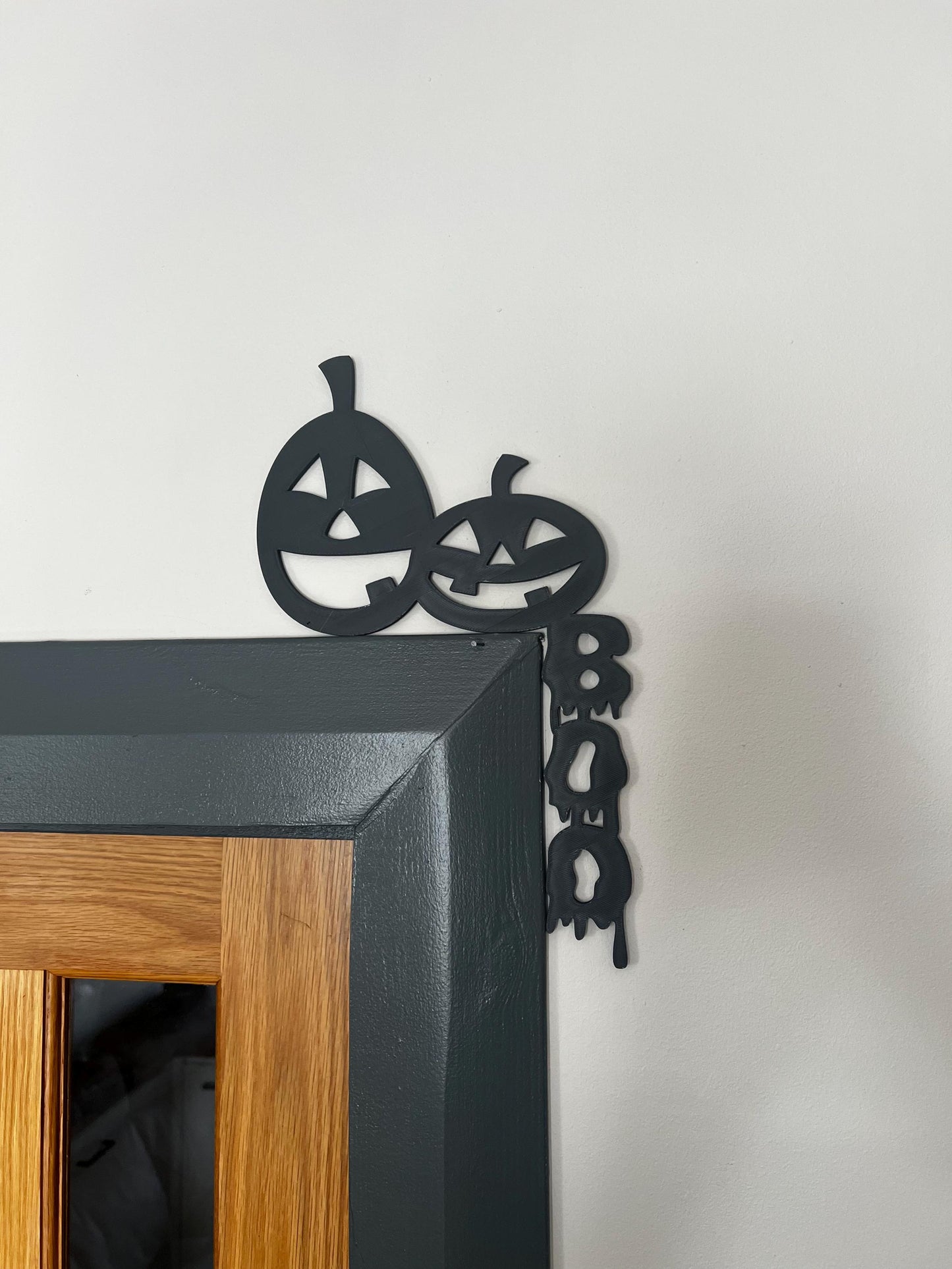 Halloween Door Corner Sign BOO Dripping Letters with Jack-o'-Lanterns Spooky Pumpkin Door Frame Trim Décor