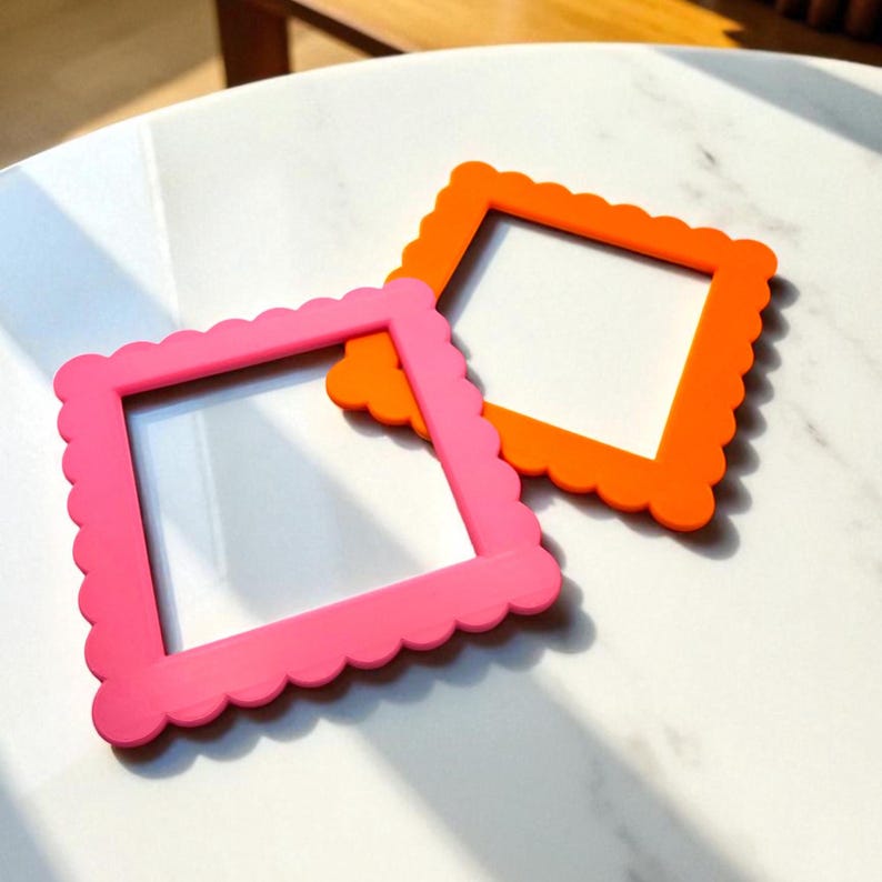 Scalloped Light Switch Surround – Decorative Retro Light Switch Frame – Cute Wall Accessory for Kids’ Rooms, Nurseries & Playrooms