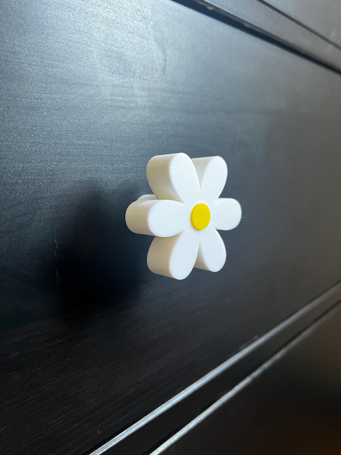 Daisy Drawer Knob – Whimsical White Flower Cabinet Pull with Yellow Center