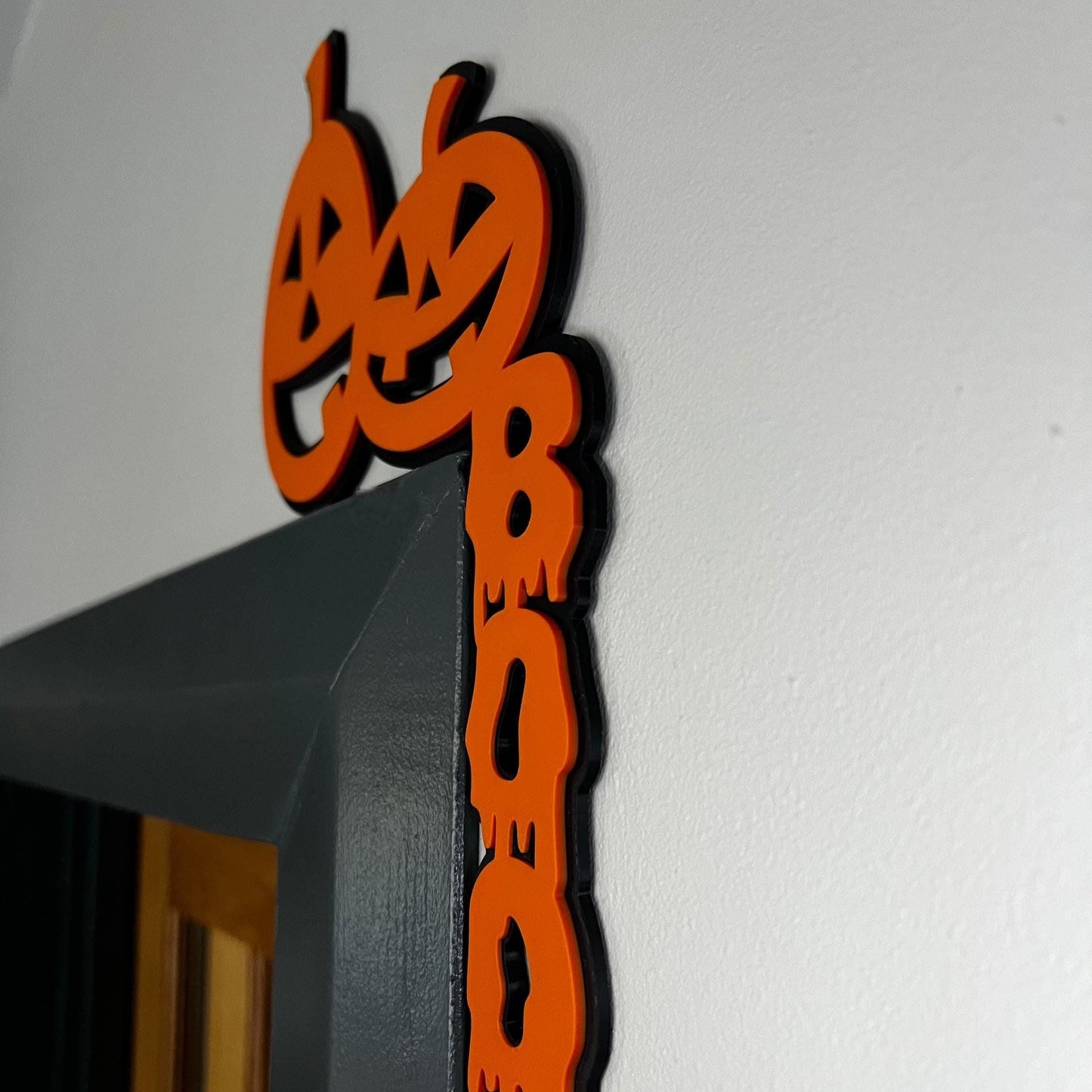 Halloween Pumpkin BOO Door Corner Sign: Spooky Jack-o'-Lantern Decor
