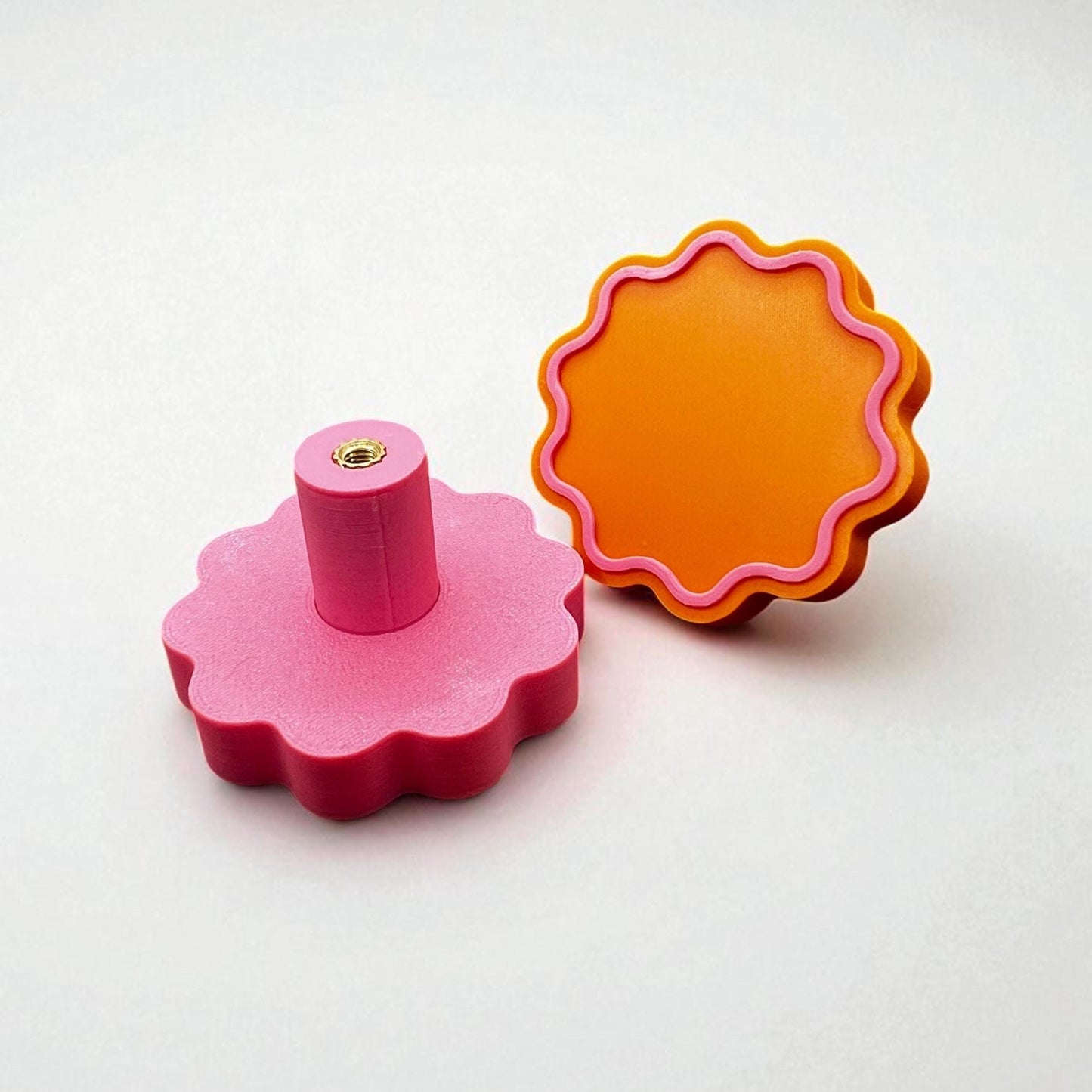 Retro Wavy Drawer Pulls – 3D Printed Cabinet Knobs in Pink & Orange – Modern Funky Hardware for Dressers and Cabinets