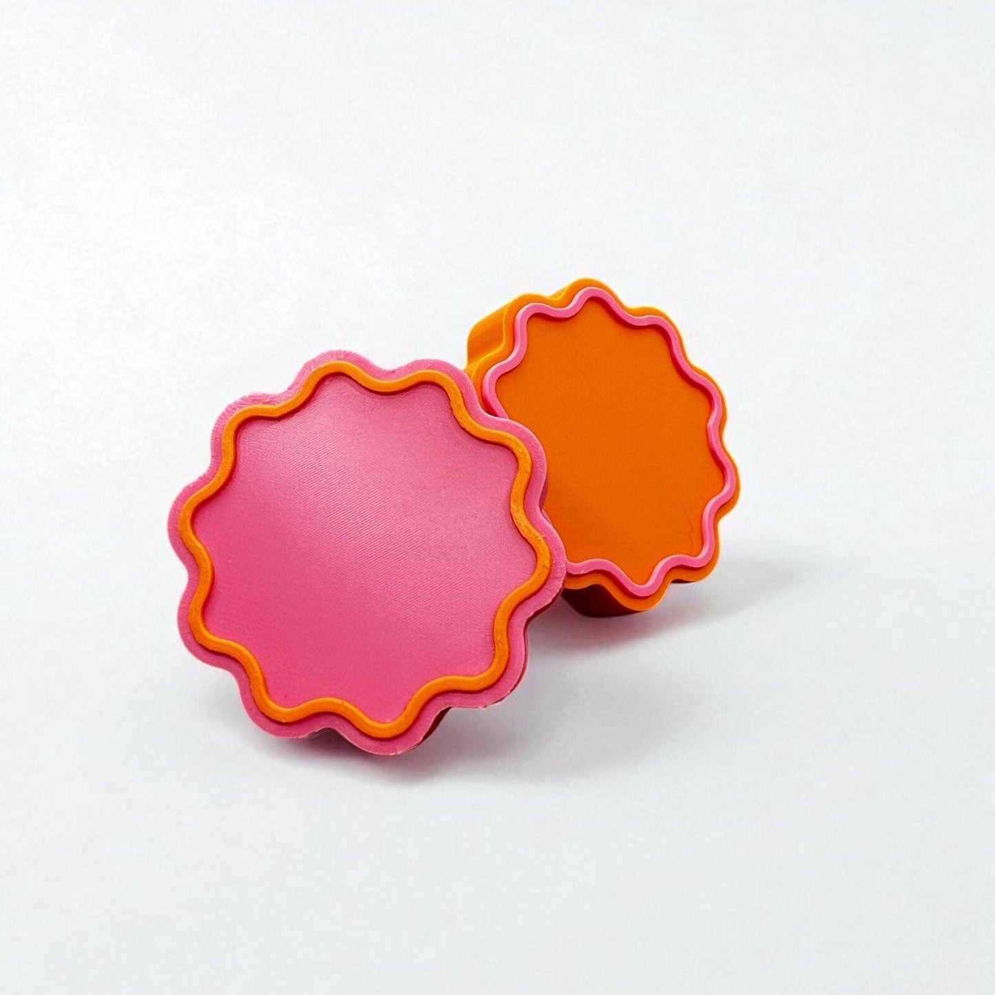 Retro Wavy Drawer Pulls – 3D Printed Cabinet Knobs in Pink & Orange – Modern Funky Hardware for Dressers and Cabinets