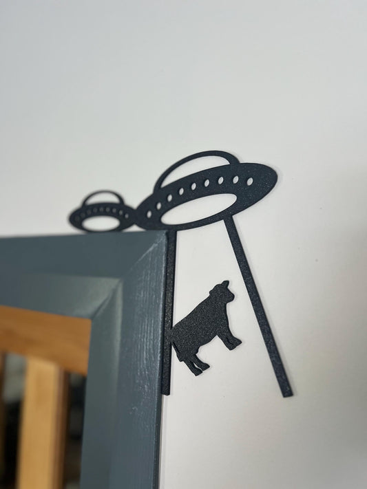 Door Trim Topper 3D Printed UFO Design – Unique Alien Spaceship Decor for Home Interior Accent