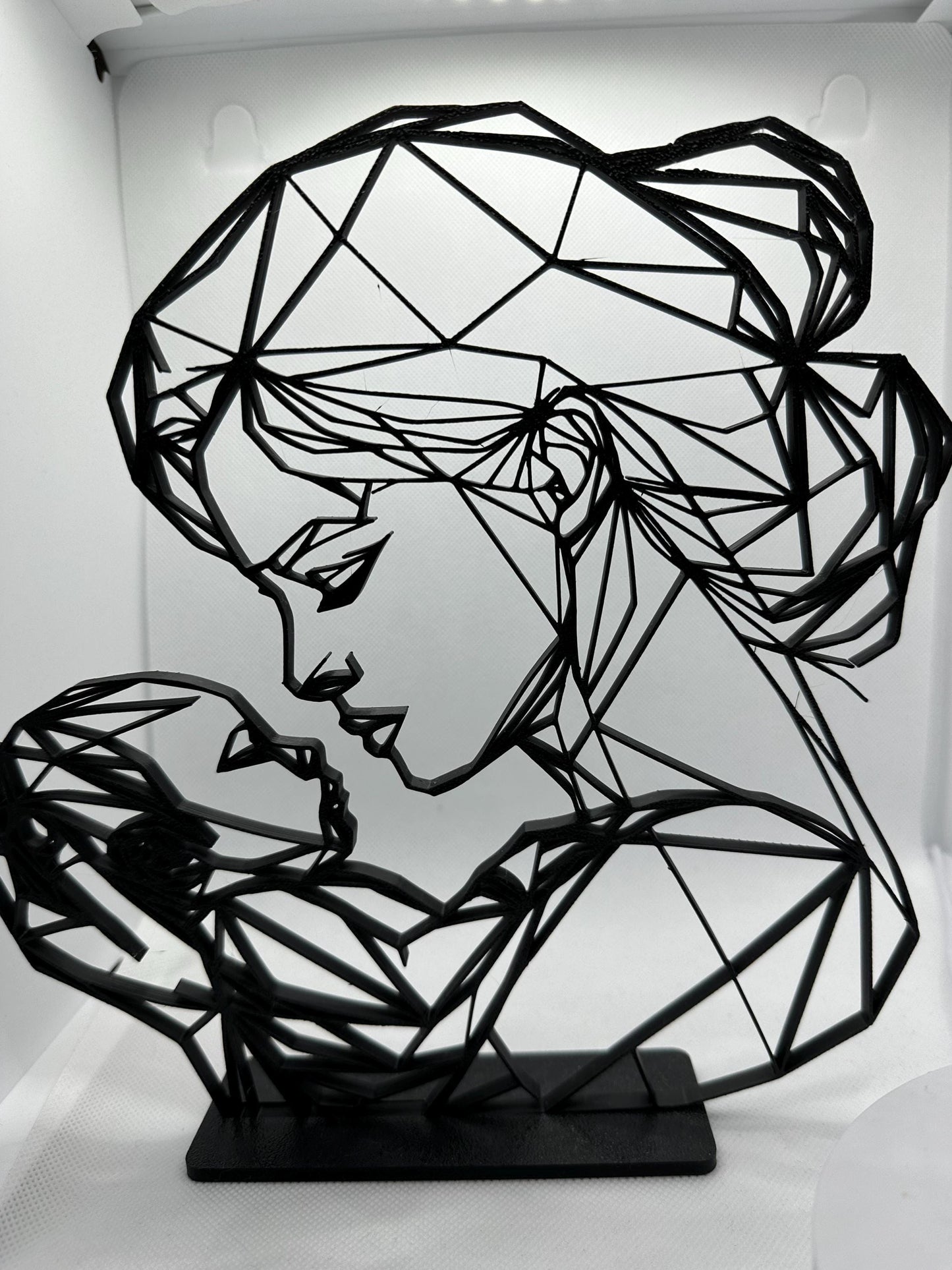 Geometric Mother and Baby Sculpture: Modern 3D Printed Family Art