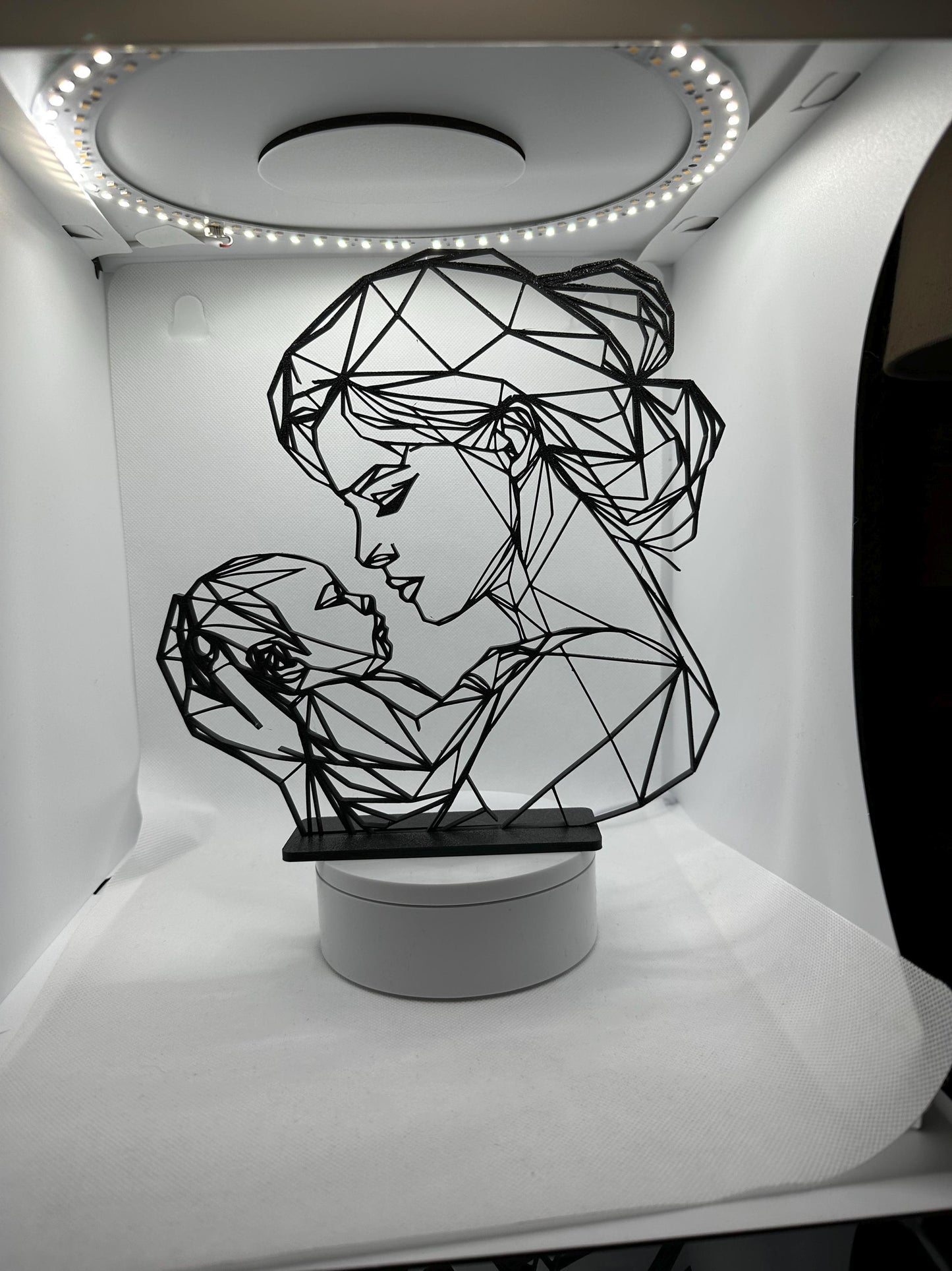 Geometric Mother and Baby Sculpture: Modern 3D Printed Family Art
