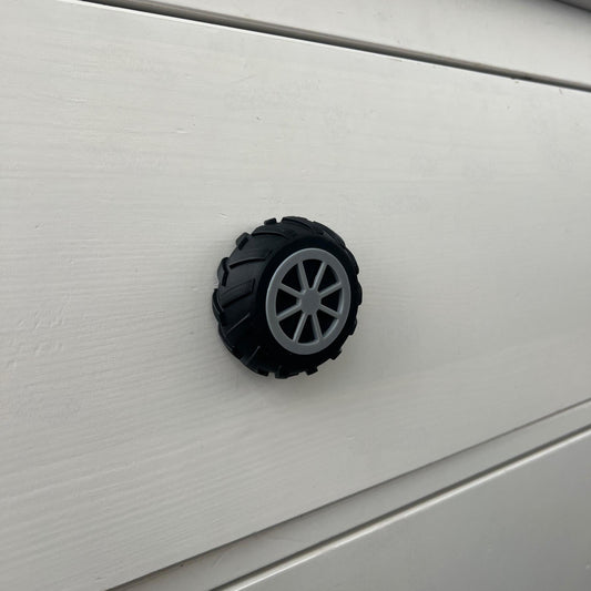Tire Drawer Pull 3D Printed – Fun Car-Themed Cabinet Handle for Kids’ Rooms & Playrooms