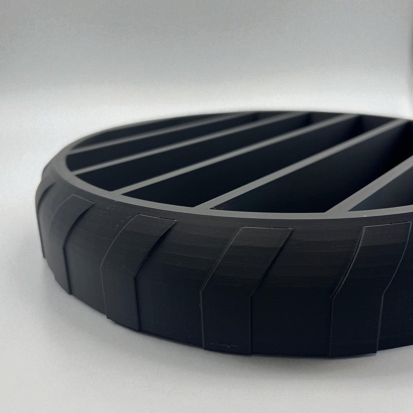 Tyre-Shaped Display Shelf: 3D Printed Wall-Mounted Organizer for Diecast Cars