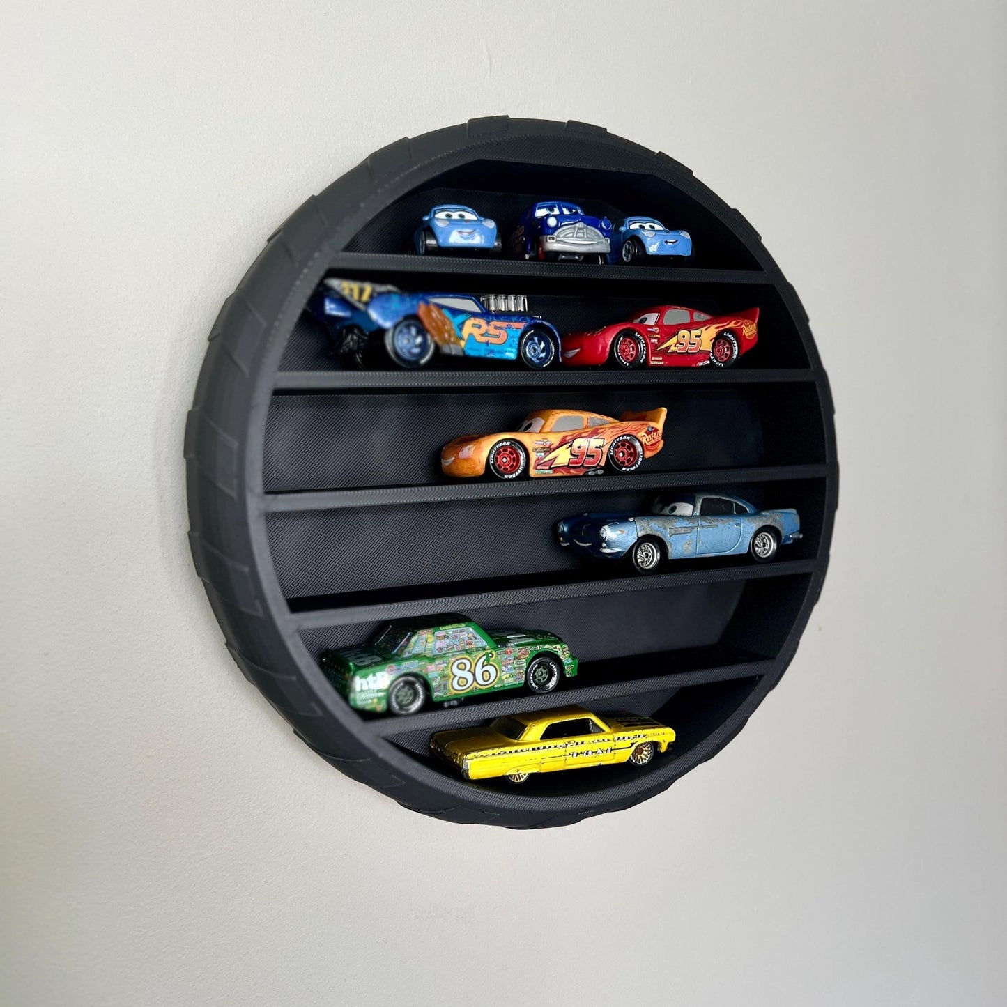 Tyre-Shaped Display Shelf: 3D Printed Wall-Mounted Organizer for Diecast Cars